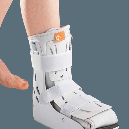 Īsais pastaigu zābaks kājas ortoze ar diviem piepūšamiem gaisa polsterējumiem AIRSTEP TIGHT WALKER SHORT 