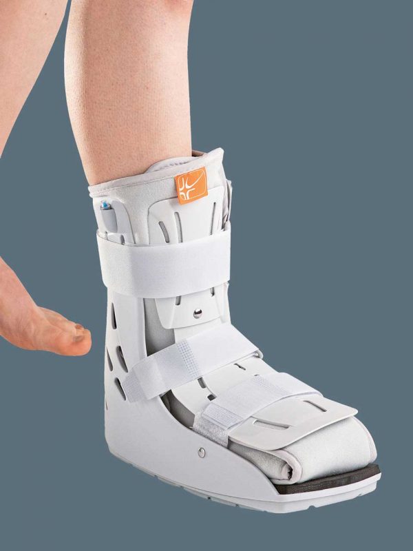 Īsais pastaigu zābaks kājas ortoze ar diviem piepūšamiem gaisa polsterējumiem AIRSTEP TIGHT WALKER SHORT 